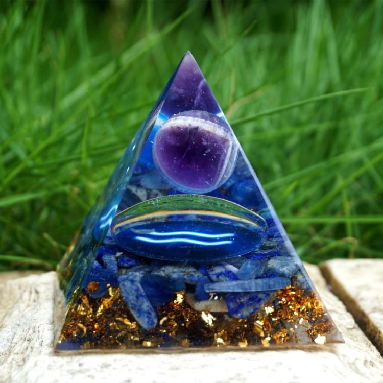Pyramide du Zodiac en Orgonite et Sodalite de 10cm symbole du Verseau