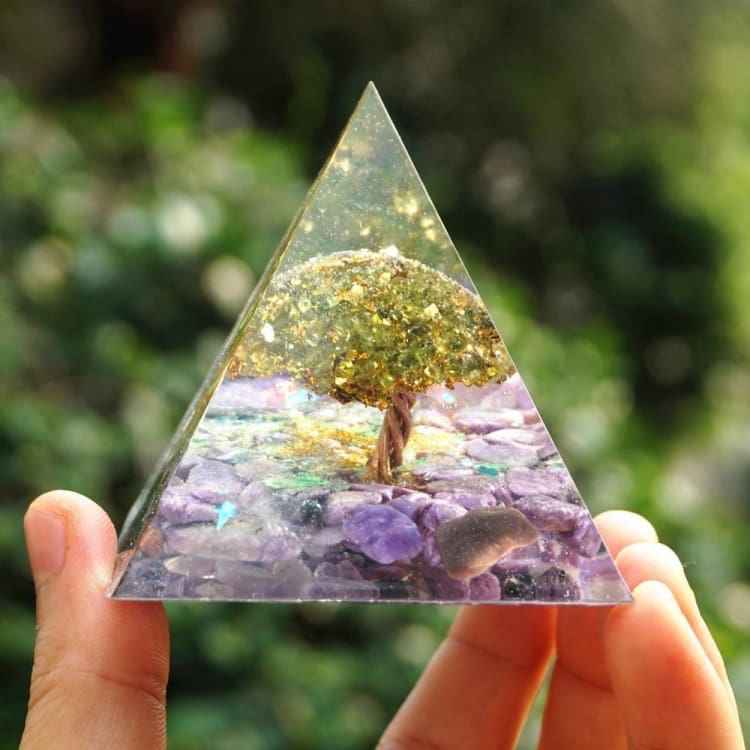 Pyramide en Orgonite et Améthyste de 10cm