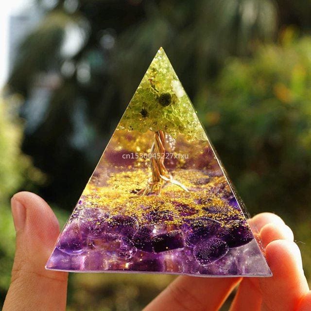 Pyramide en Orgonite et Améthyste e de 10cm
