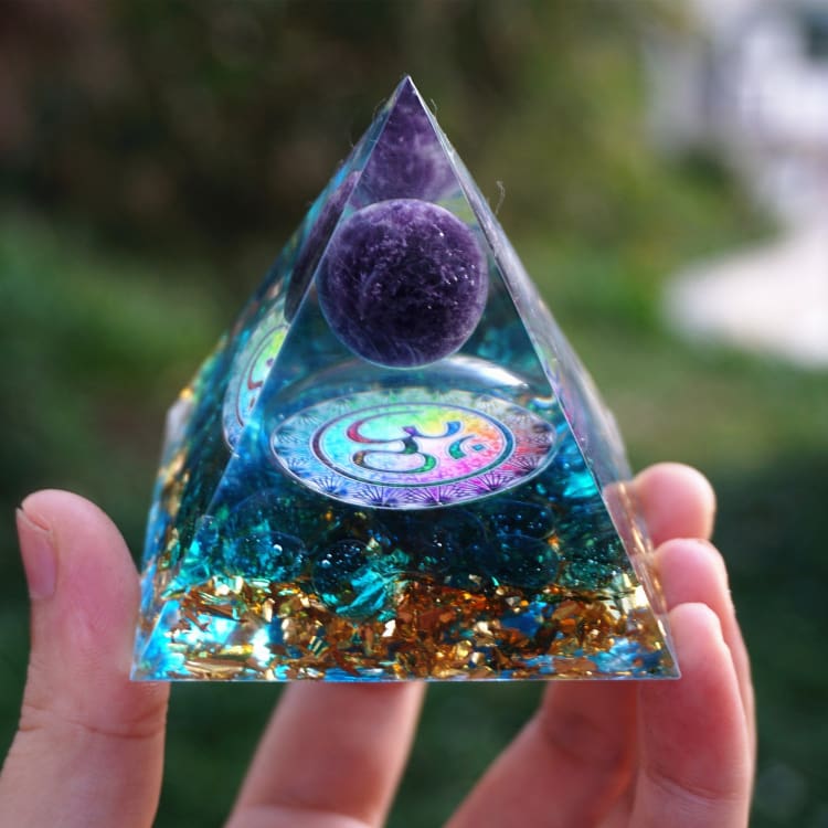 Pyramide en Orgonite et Célestine de 10cm