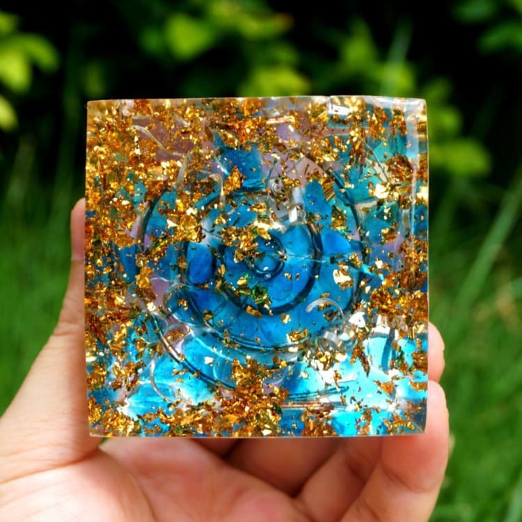 Pyramide en Orgonite et Célestine de 10cm