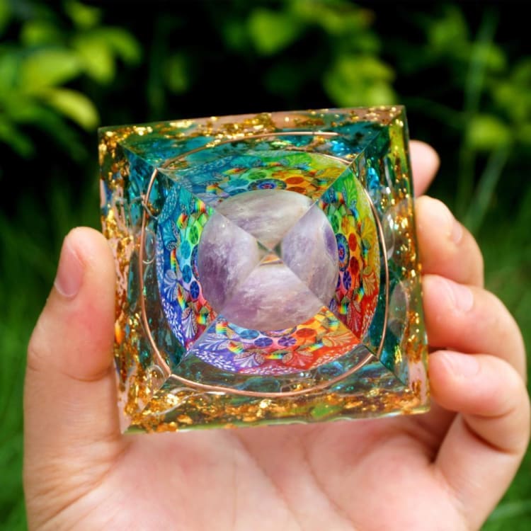 Pyramide en Orgonite et Célestine de 10cm