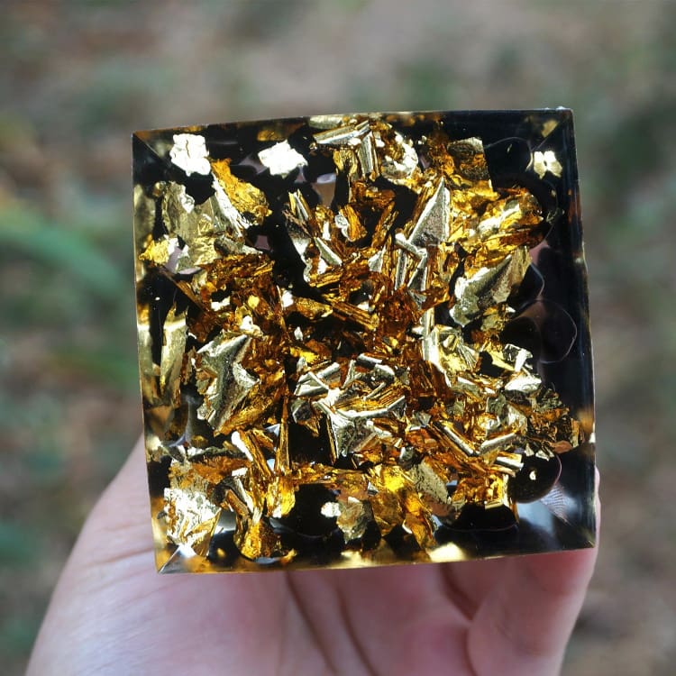 Pyramide en Orgonite, Obsidienne et Péridotite de 10cm