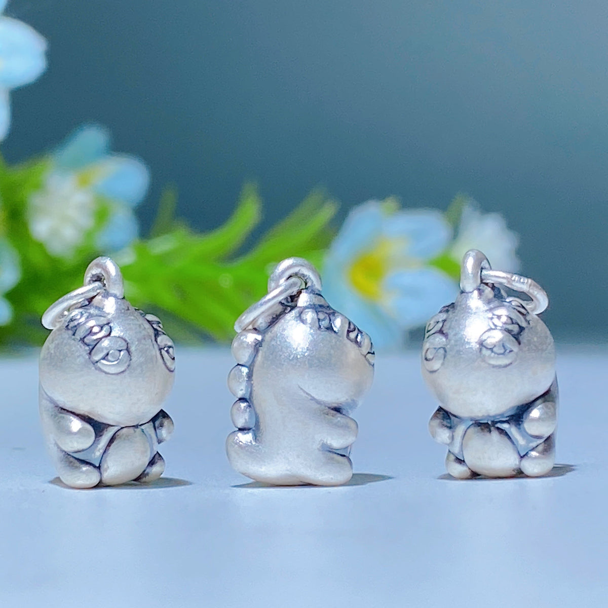 Breloques Sculptées en Argent S925 — Charms Spirituels DIY pour Créations Personnalisées (5–15 mm)