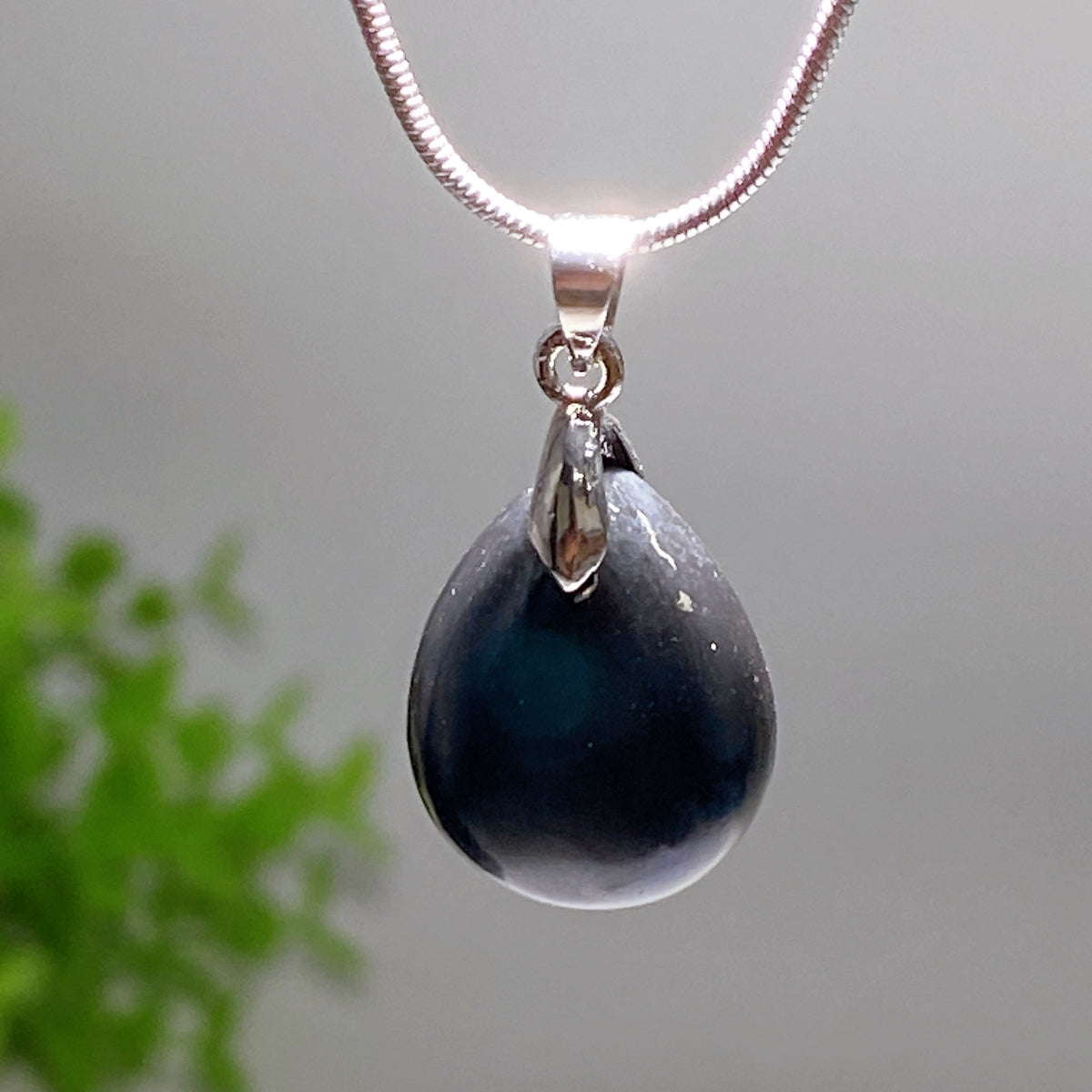 Collier de Protection Symbolique en Schungite Naturelle – Pendentif Goutte 20 mm – Unisexe