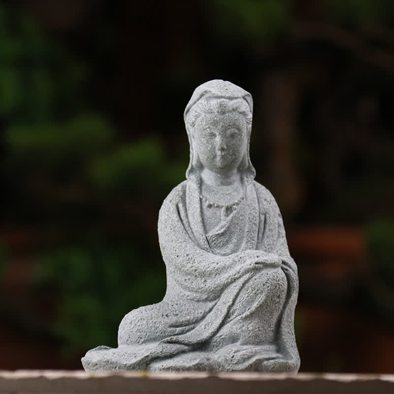 Statue Avalokiteshvara en grès – Bénédiction et sérénité pour la maison