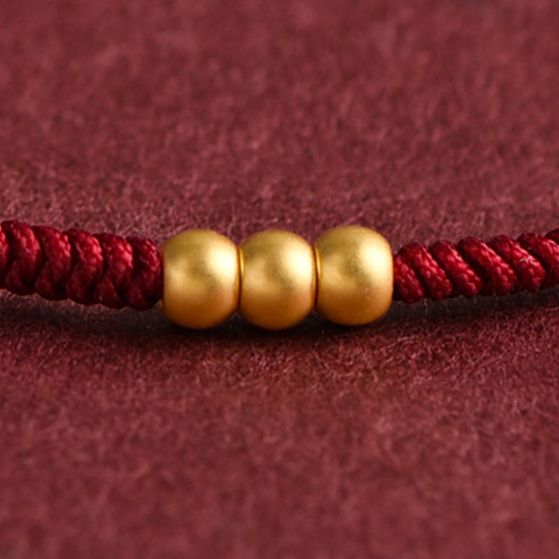 Mini-Bracelet Fil Rouge en Or 999 avec Trois Perles Porte-Bonheur