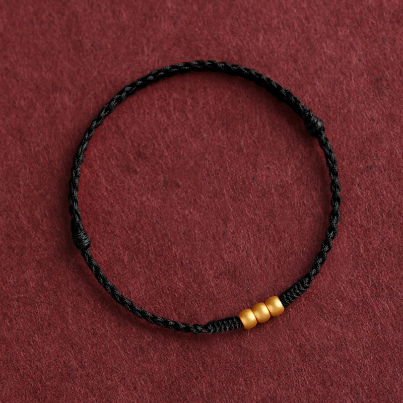 Mini-Bracelet Fil Rouge en Or 999 avec Trois Perles Porte-Bonheur