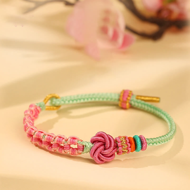 Bracelet Fil Rouge Fleur de Pêcher Tressé (Nœud Symbolique)
