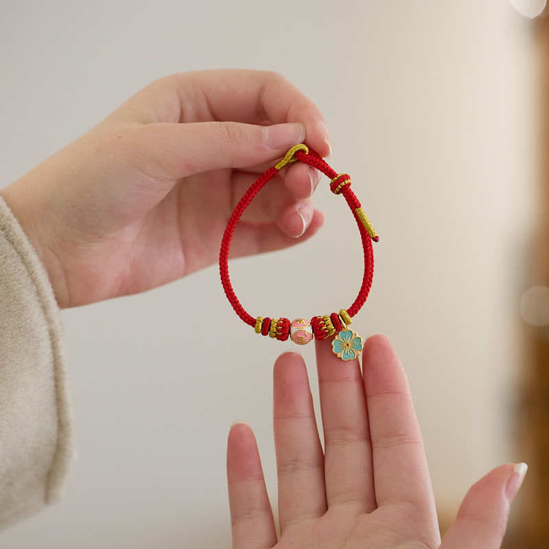 Bracelet de Protection Fleur de Pêcher en Cuivre Plaqué Or & Fil Rouge