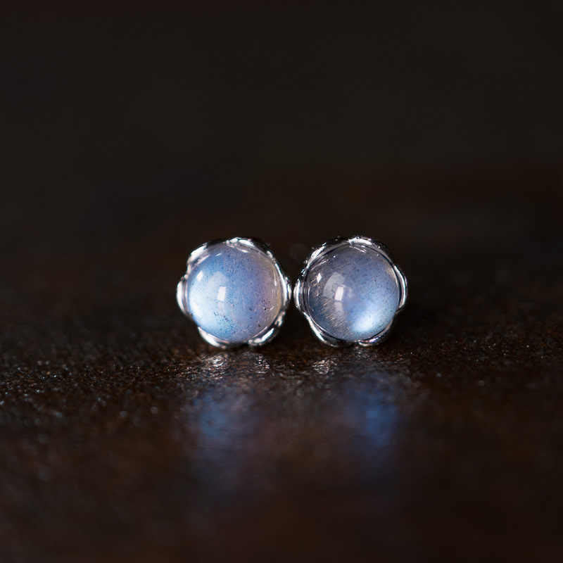 Boucles d’Oreilles Clous en Pierre de Lune Naturelle 6 mm – Argent 925