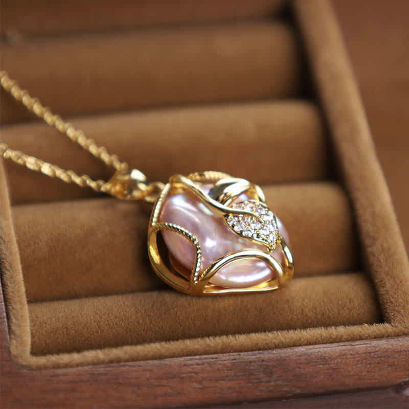Collier de Perles Baroques avec Pendentif Fleur en Cuivre Plaqué Or 18 Carats