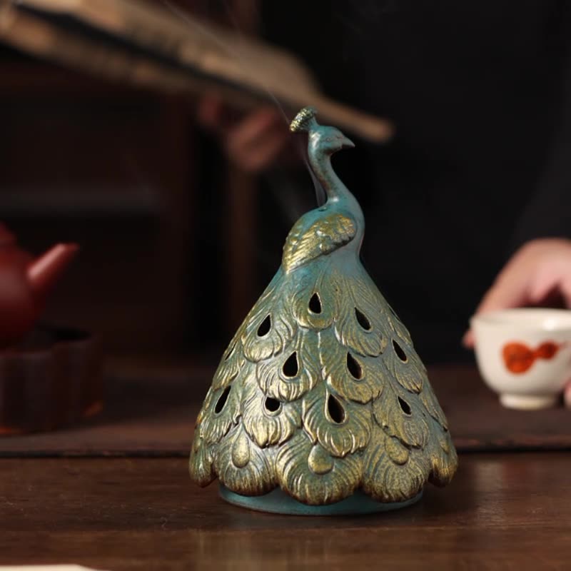 Brûleur d’Encens Paon en Céramique – Sculpture Élégante Artisanale