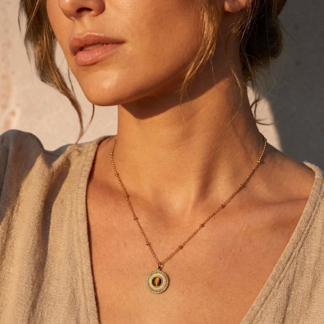 Pendentif Force Intérieure en Œil de Tigre Doré