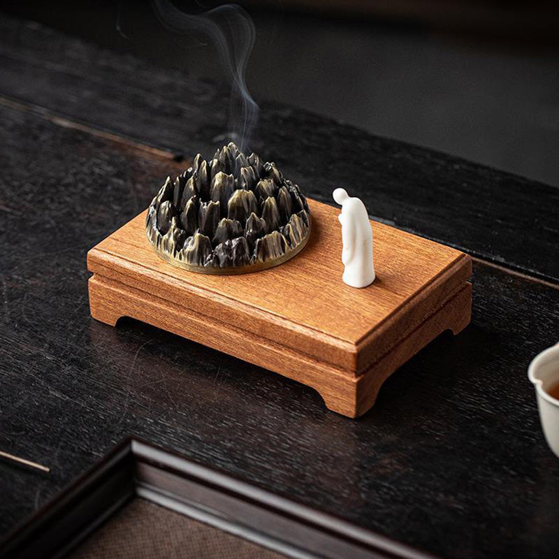 Brûleur d’Encens Montagne Zen avec Moine – Base en Bois Naturel