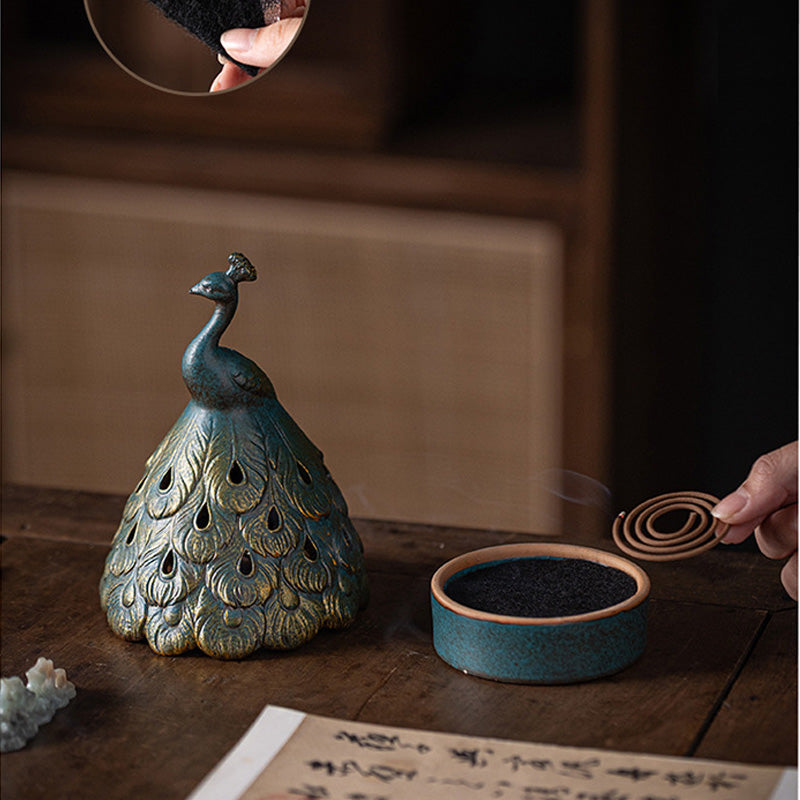 Brûleur d’Encens Paon en Céramique – Sculpture Élégante Artisanale
