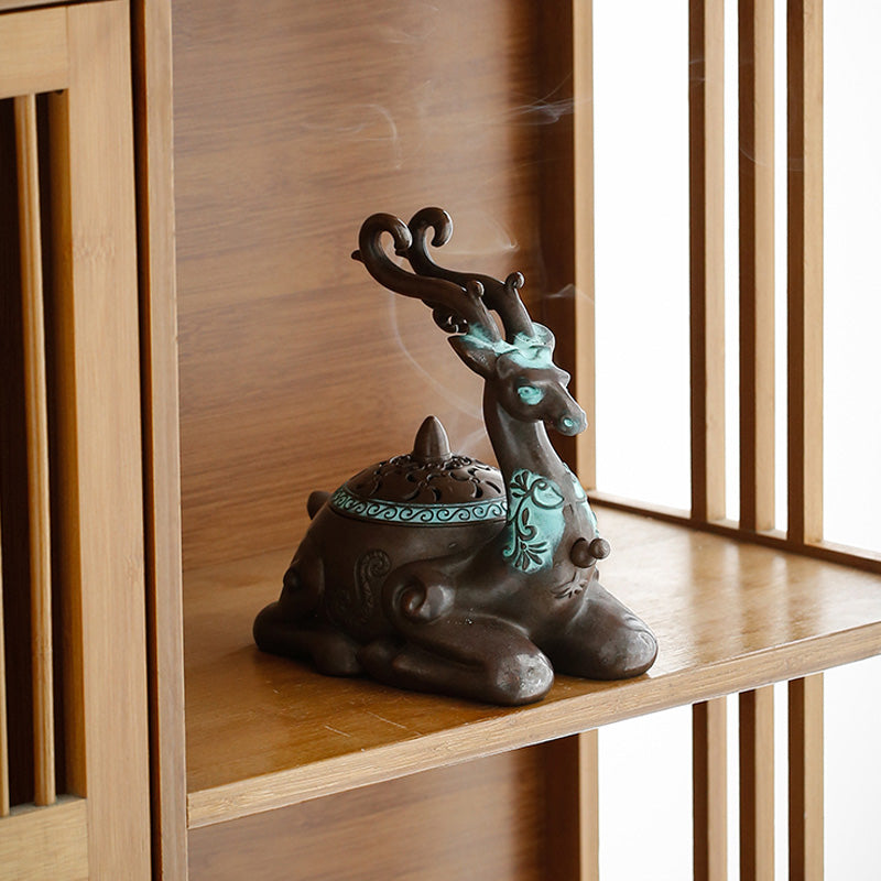 Brûleur d’Encens Cerf Oriental – Céramique Sculptée Bicolore