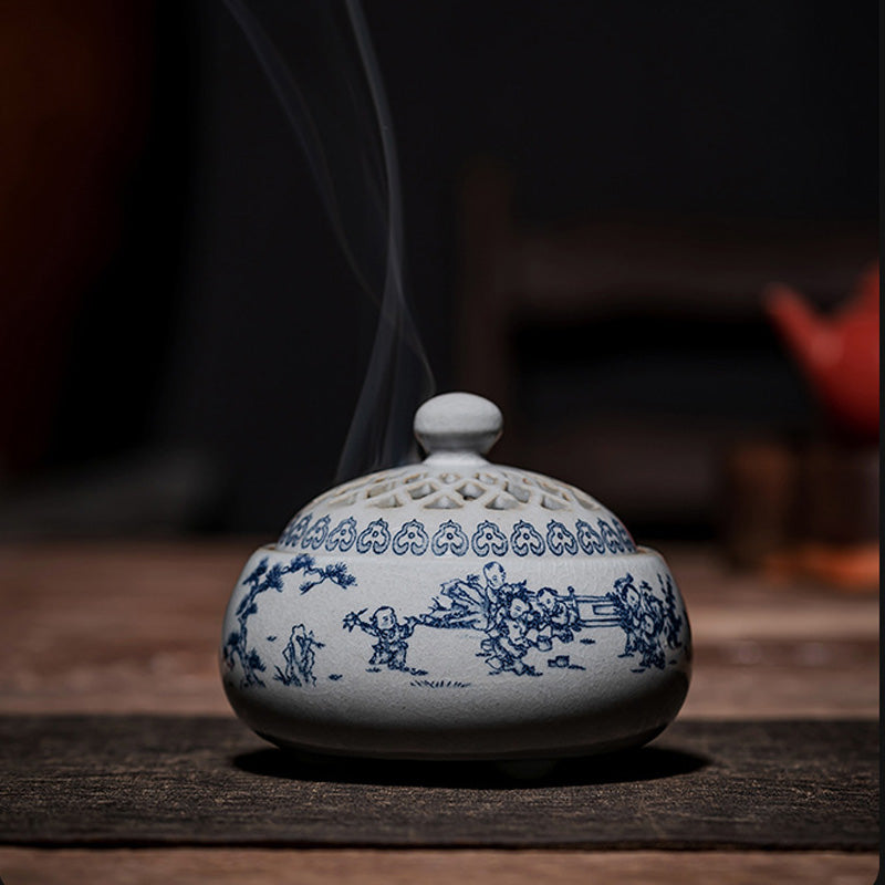 Brûleur d’Encens en Porcelaine Bleu & Blanc – Motifs Paysagers Traditionnels