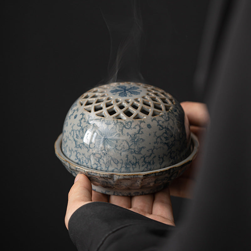 Brûleur d’Encens en Porcelaine Bleu & Blanc – Motifs Traditionnels Chinois