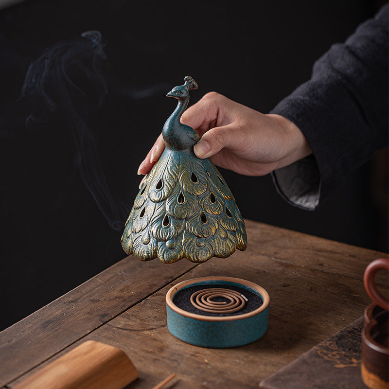 Brûleur d’Encens Paon en Céramique – Sculpture Élégante Artisanale