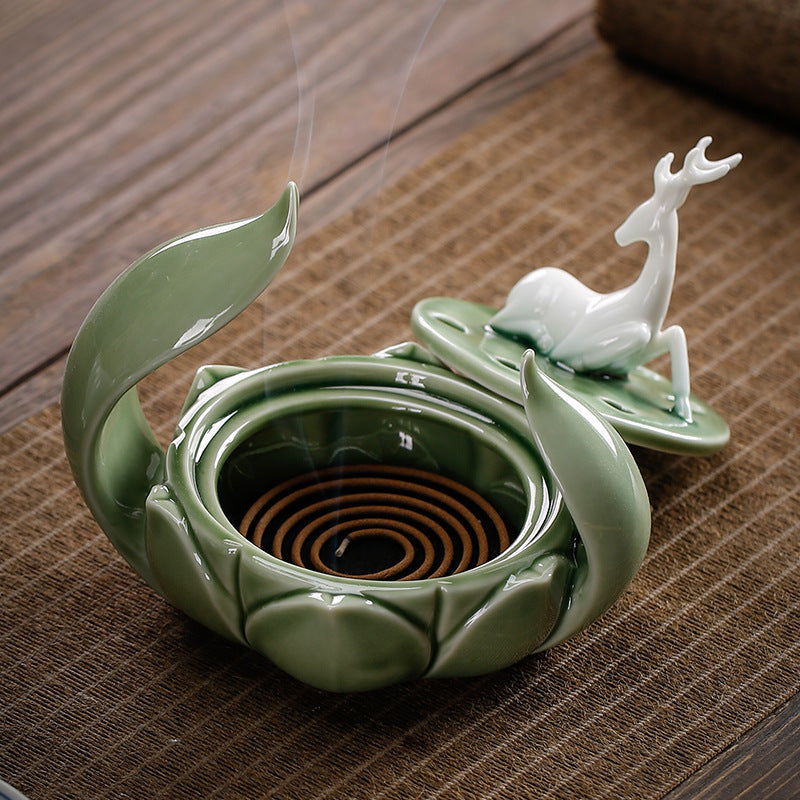 Brûleur d’Encens Cerf sur Lotus – Céramique Zen Artisanale