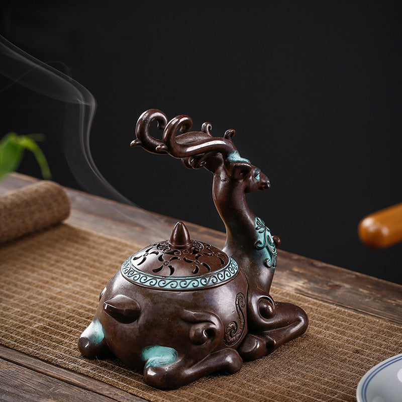 Brûleur d’Encens Cerf Oriental – Céramique Sculptée Bicolore