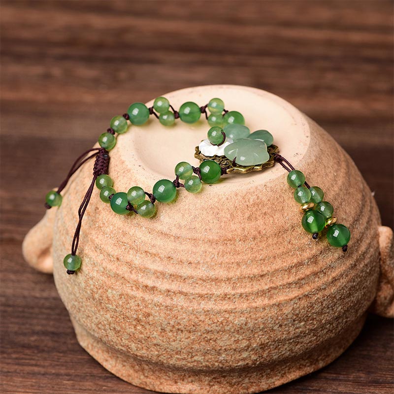 Bracelet Porte-Bonheur en Jade Vert & Fleur Symbolique | Harmonie & Épanouissement