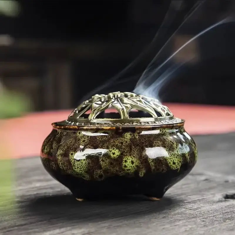 Brûleur d’Encens en Céramique Bouddhiste, Sérénité & Élégance