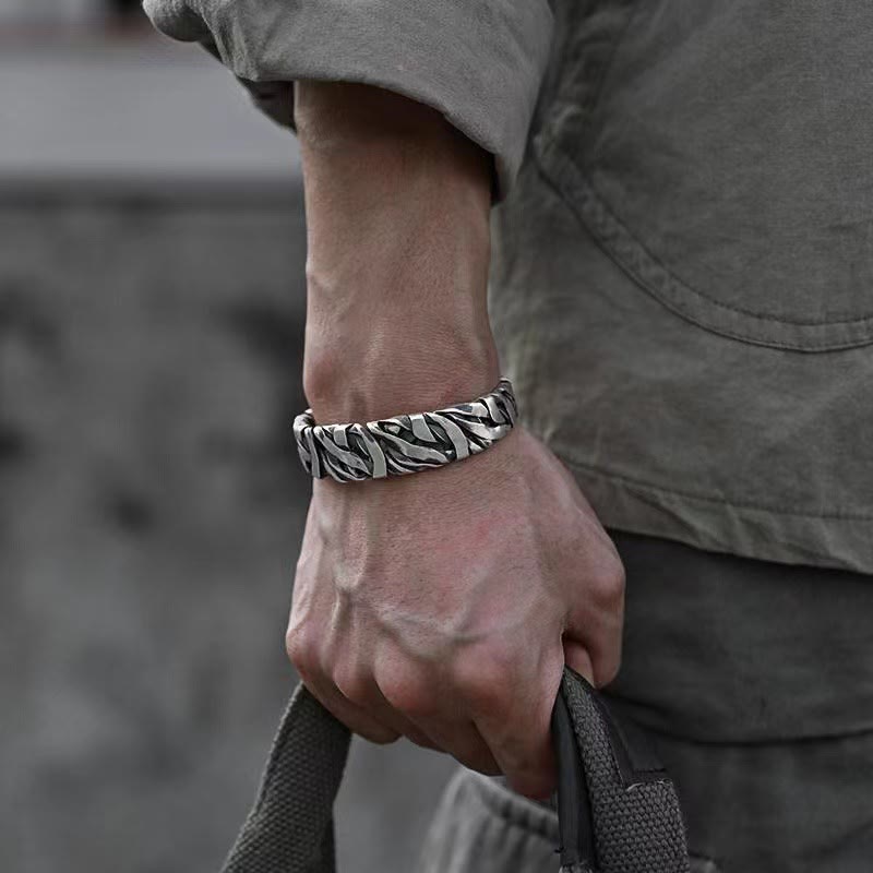 Bracelet Manchette en Cuivre Texturé, Inspiration Vintage
