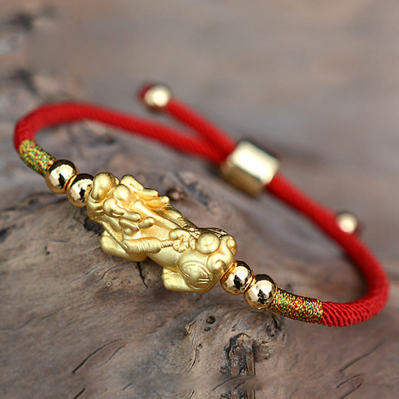 Bracelet Pixiu Luck en Fil Rouge ou Noir & Plaqué Or 24 Carats | Abondance & Protection Symbolique