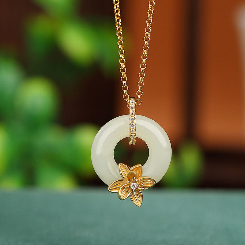 Collier Porte-Bonheur en Jade Hetian & Argent Sterling 925 avec Boucle de Paix et Fleur