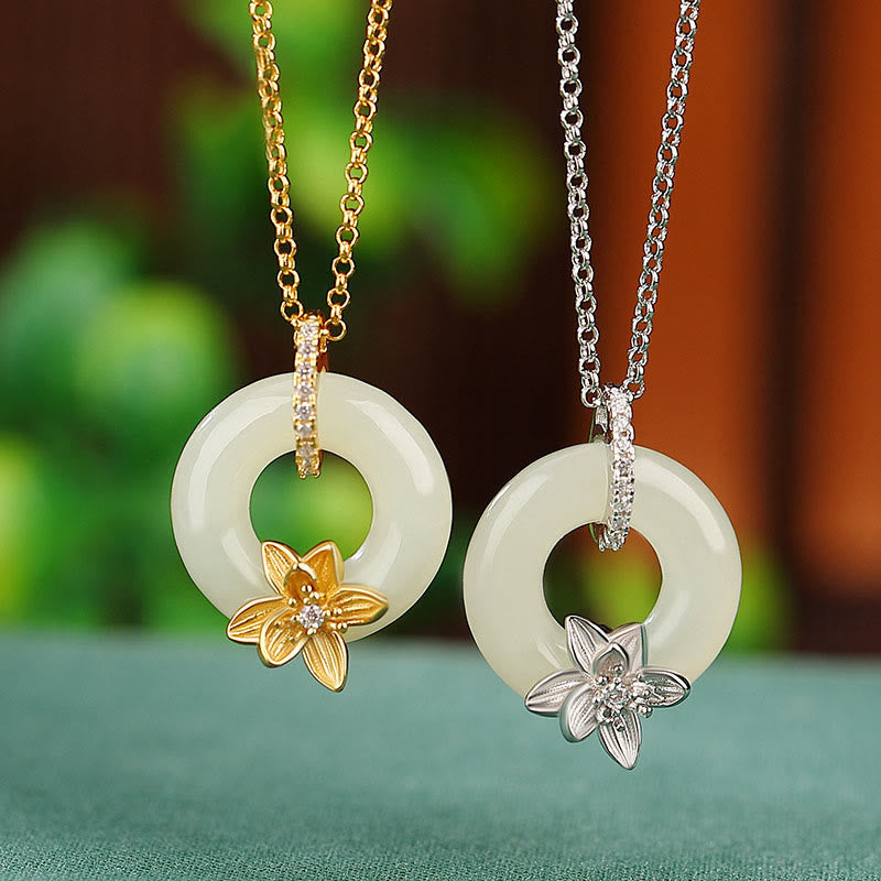 Collier Porte-Bonheur en Jade Hetian & Argent Sterling 925 avec Boucle de Paix et Fleur