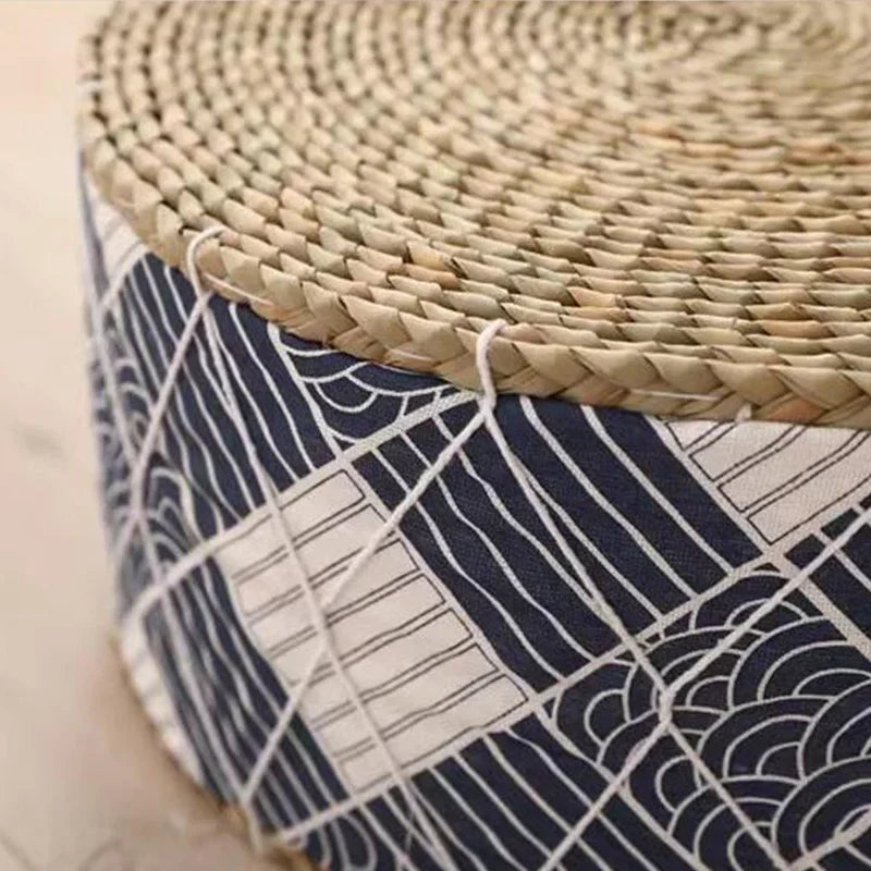 Coussin de Méditation Japonais Bleu en Paille Naturelle – 30 × 20 cm