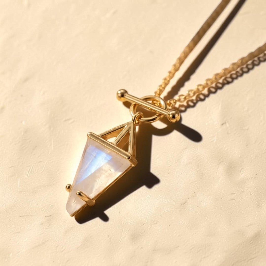Pendentif Pointe d’Équilibre en Pierre de Lune