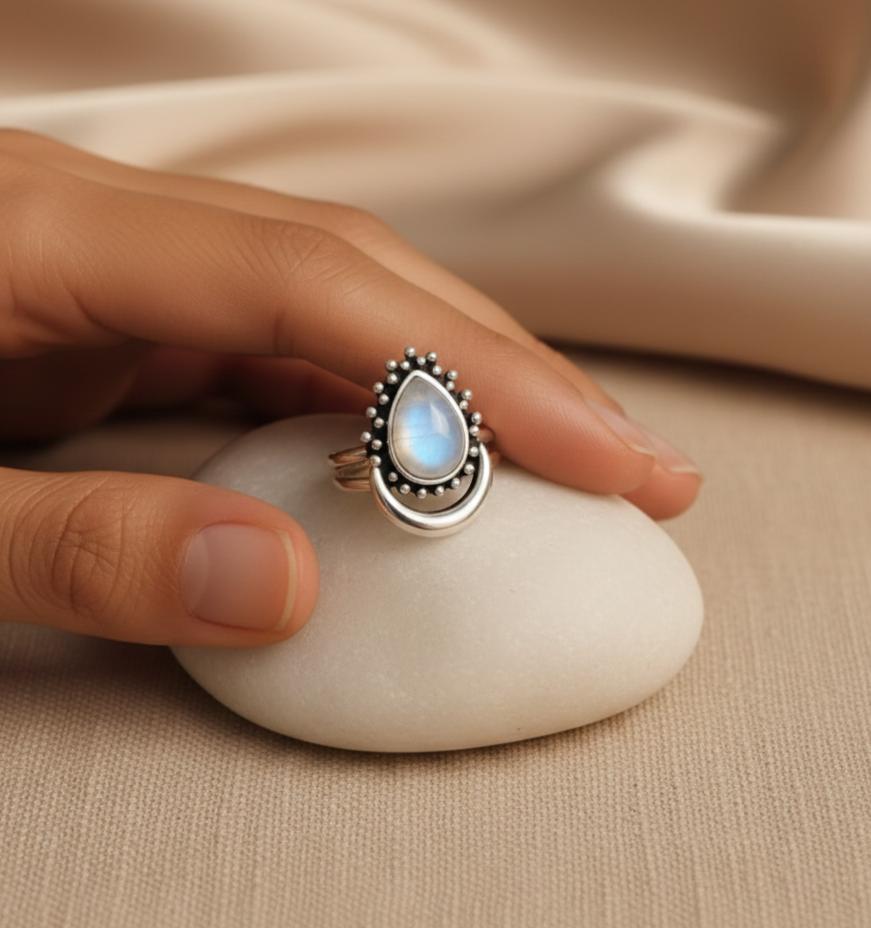 Bague Séléné en Pierre de Lune Naturelle & Argent Sterling 925 Ajustable