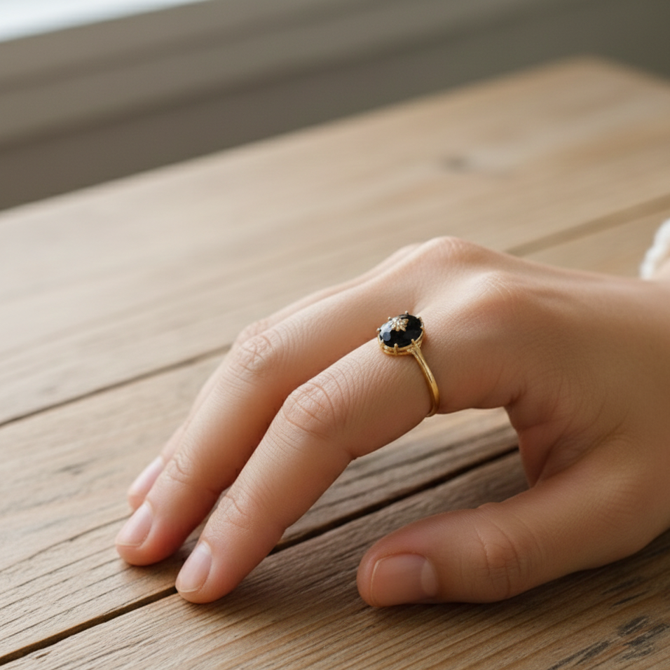 Bague Agate Noire “Charme Nocturne” – Plaqué or – Bague ajustable