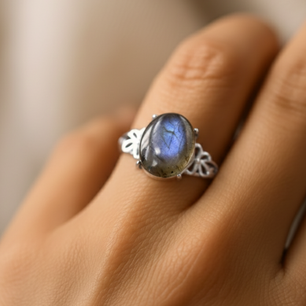Bague Labradorite “Amara” – Pierre naturelle & argent – Bague ajustable
