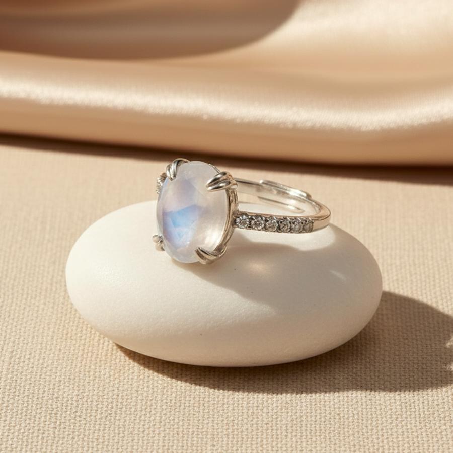 Bague Kirana en Pierre de Lune Naturelle & Zircons – Ajustable
