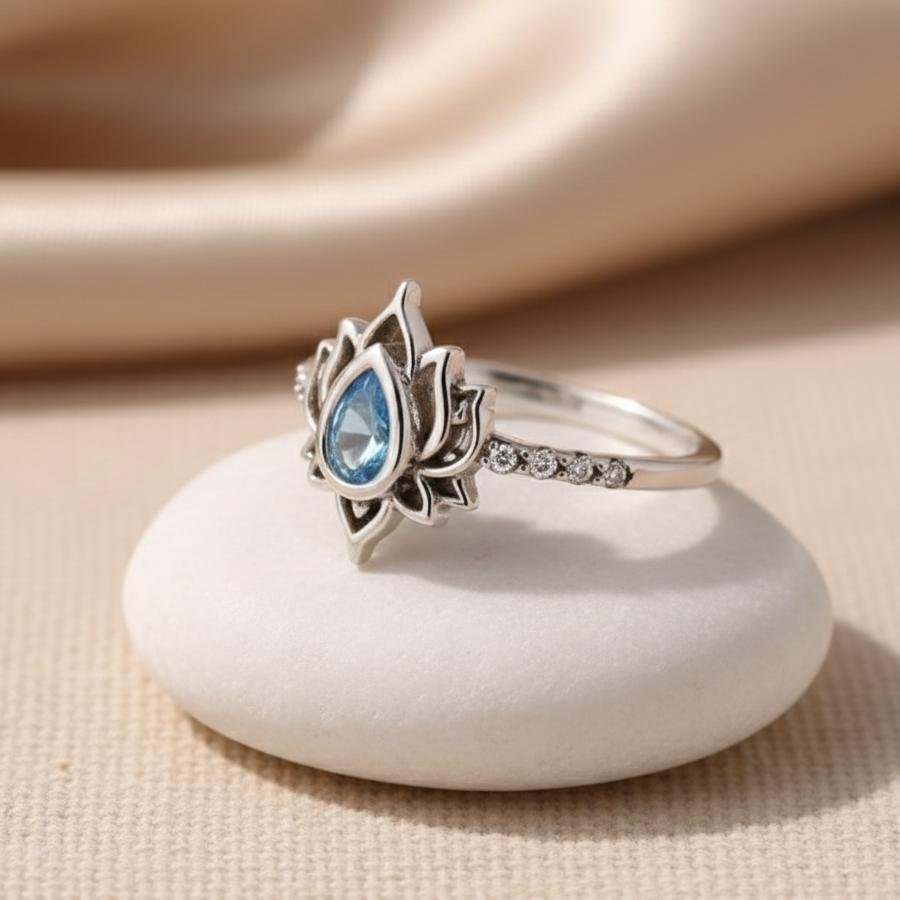 Bague Éveil de Lotus en Zircon Bleu & Métal Finition Argent