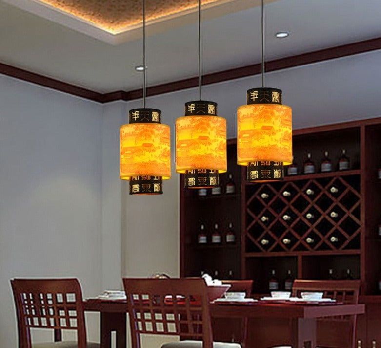 Lampe Suspendue Japonaise en Bois aux Symboles Traditionnels, Lumière Zen Douce