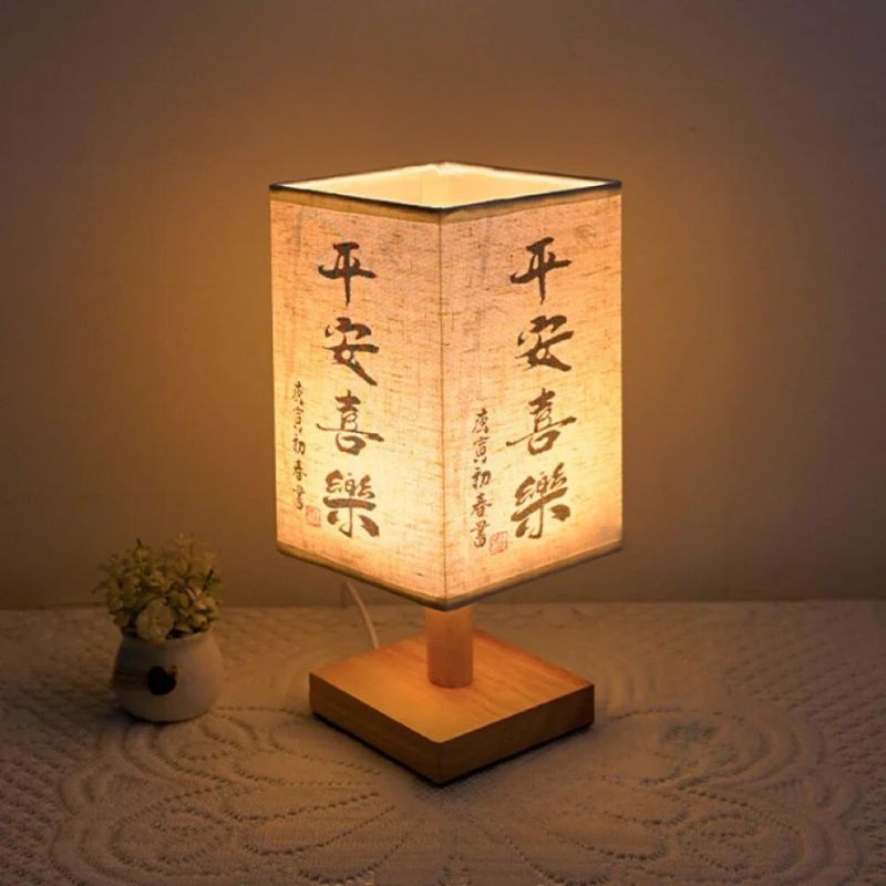 Lampe de Bureau Calligraphie Chinoise – Lumière Zen & Ambiance Poétique