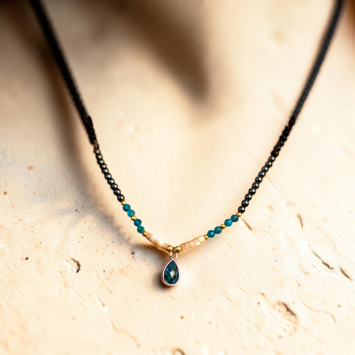 Collier Ras de Cou Goutte en Apatite