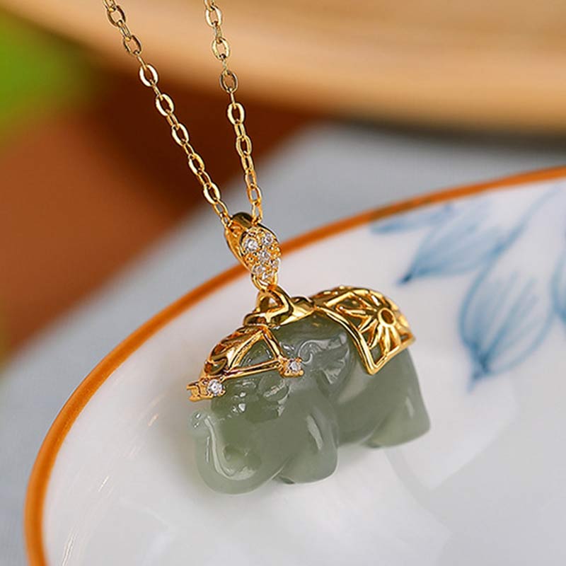 Collier en Jade Naturel avec Pendentif Éléphant en Argent Sterling 925