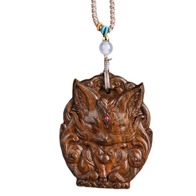 Collier Symbolique Renard à Neuf Queues en Bois d’Agar Naturel