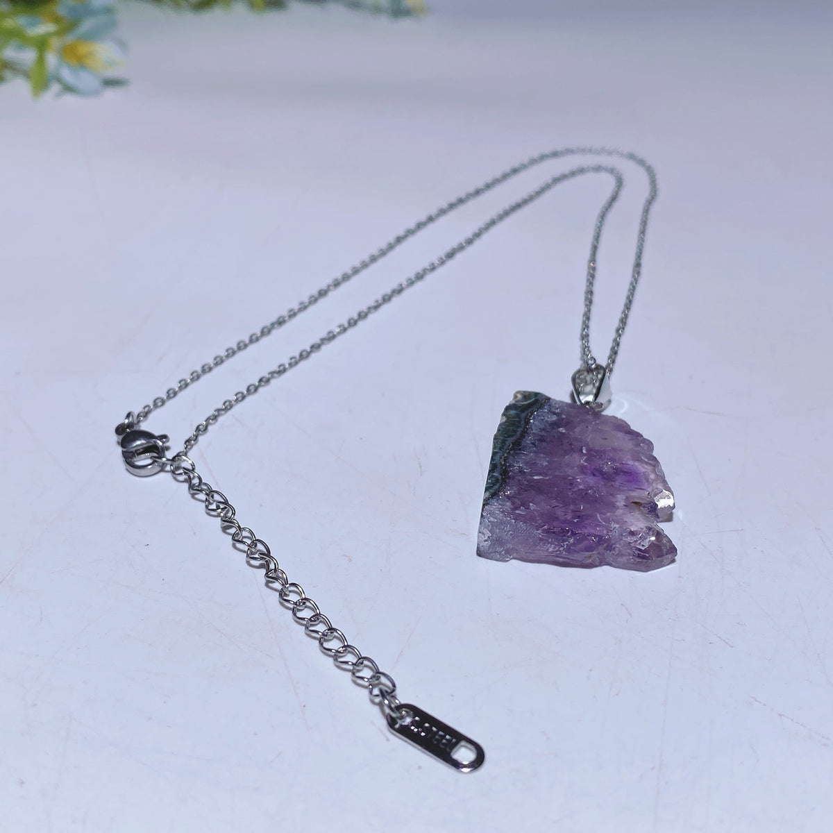 Collier en Améthyste Naturelle Brute – Pendentif Cristal 20 mm & Chaîne Argentée – Unisexe