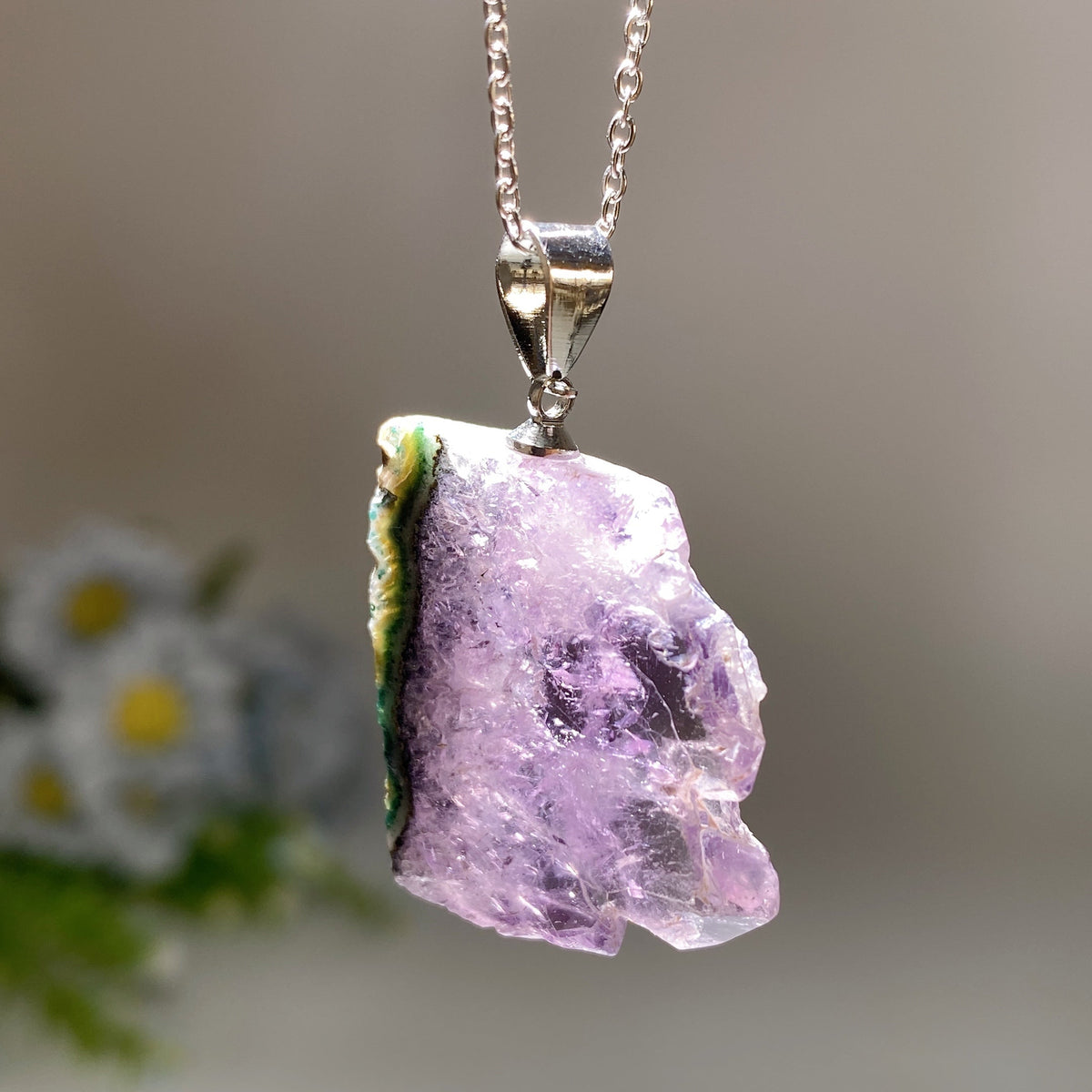 Collier en Améthyste Naturelle Brute – Pendentif Cristal 20 mm & Chaîne Argentée – Unisexe
