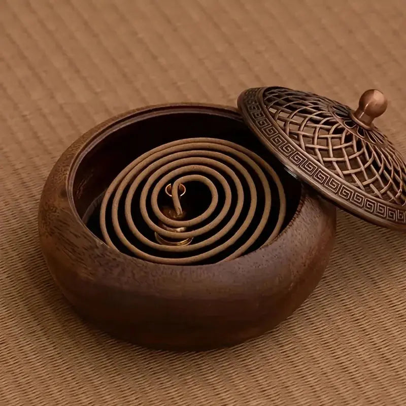 Brûleur d’Encens Artisanal en Bois de Noyer, Élégance Naturelle