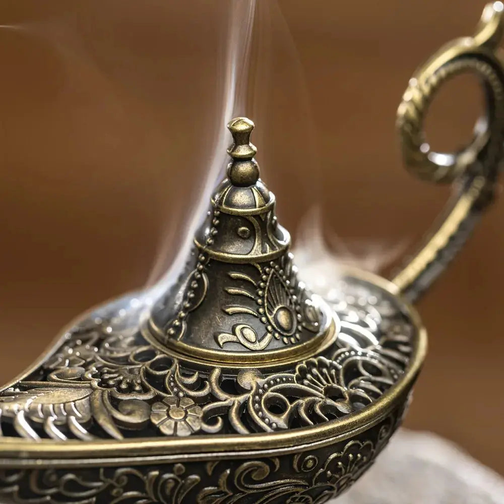 Brûleur d’Encens Lampe Antique en Métal, Élégance & Tradition