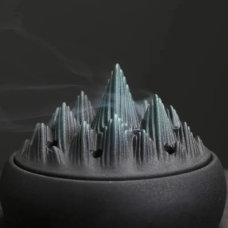 Brûleur d’Encens Montagne en Céramique, Élégance & Quiétude