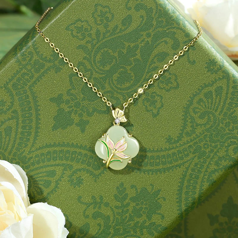 Collier Papillon & Trèfle en Jade Hetian Naturel